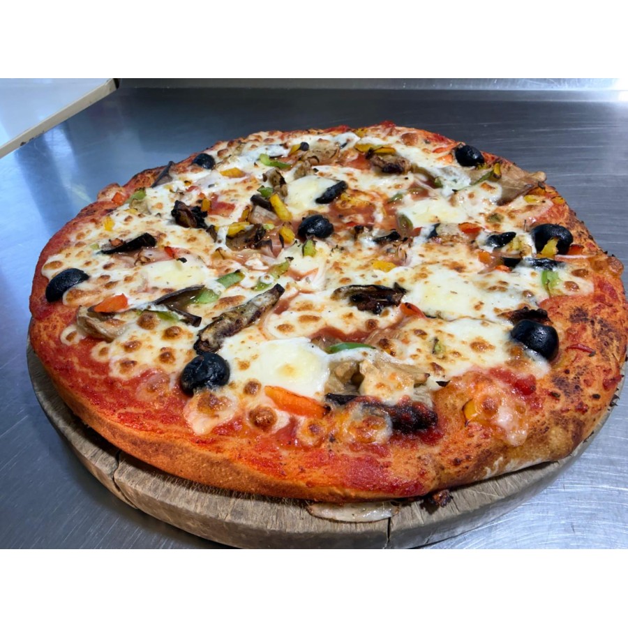 Pizza Végétarienne 2. Tomate, Mozzarella, Aubergine, Crème ,Courgette, Oignons, Poivrons