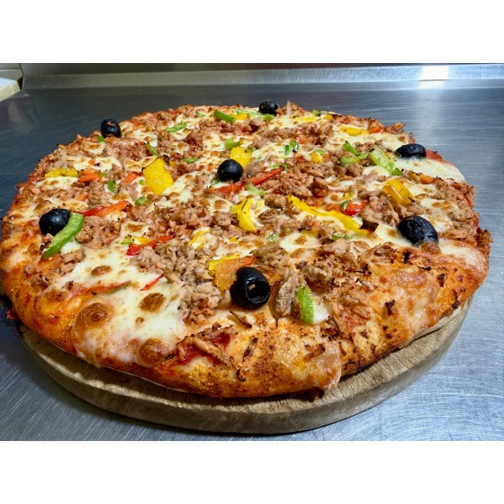 Pizza Pecheur. Tomate, Mozzarella,Thon, Poivrons