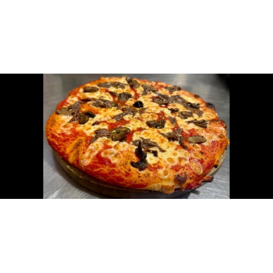 Pizza Tomate, Mozzarella, Champignons. Italia diffusion