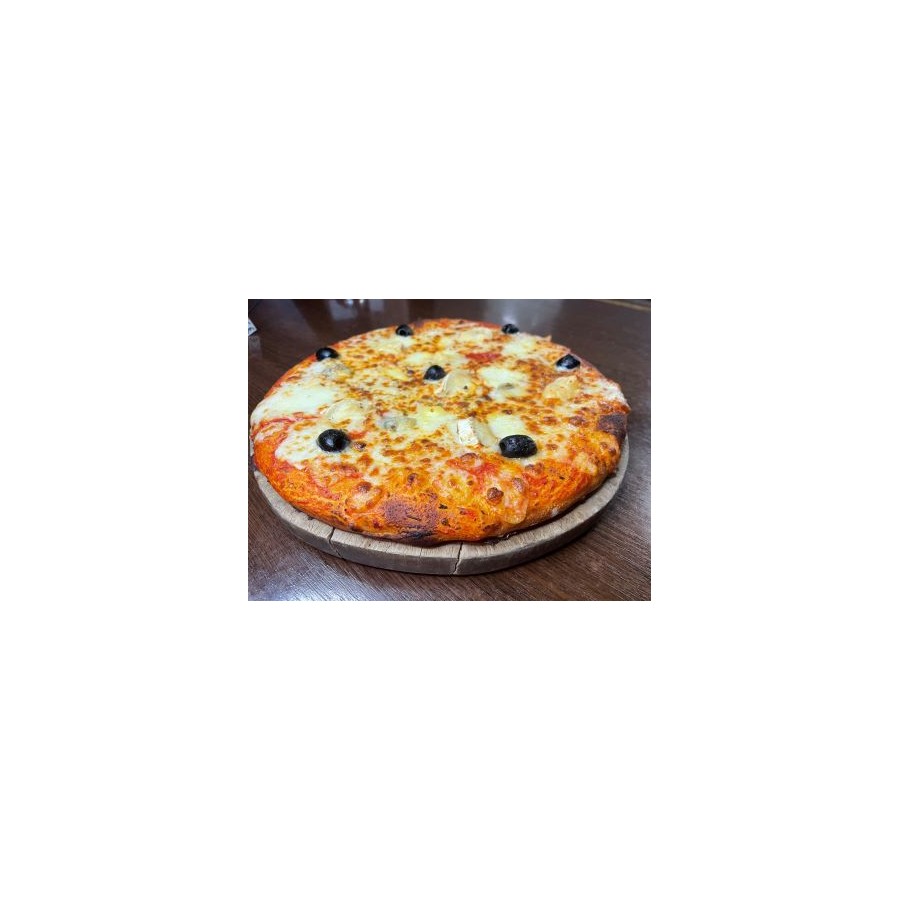 4 Fromages. Tomate, Mozzarella, Gorgonzola, Raclette, Chèvre, Olives