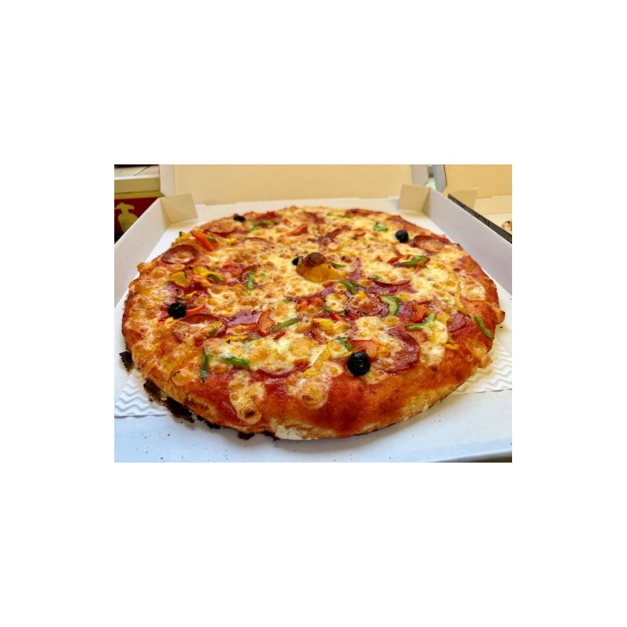 Pizza Mexicaine. Tomate, Mozzarella, Chorizo, Poivrons, Olives