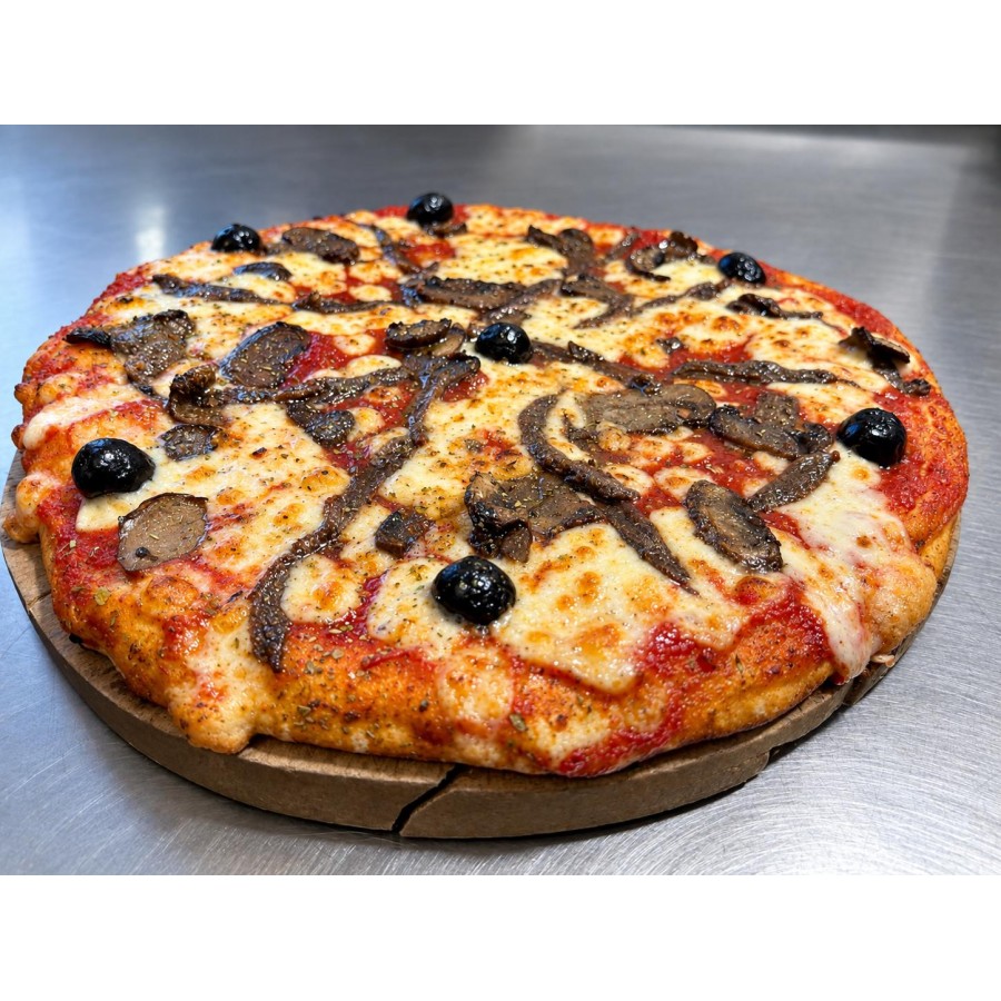 Pizza Napolitaine. Tomate, Mozzarella, Anchois, Olives, Champignons.