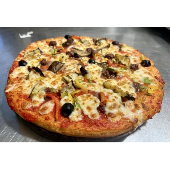 La Provençale. Tomate, Mozzarella, Boeuf, Aubergine, Courgette, Oignons, Poivrons
