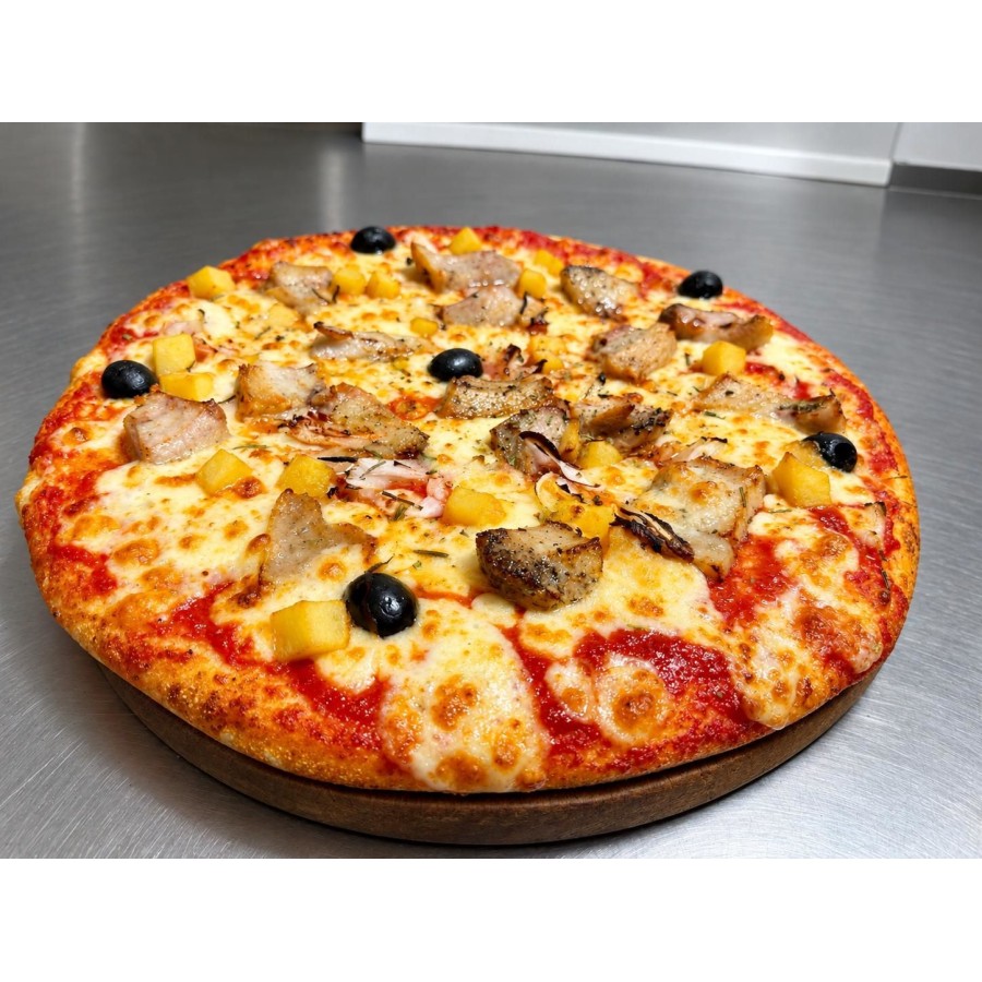 Pizza Porchettina. Mozzarella - Pommes de terre - Porchetta - Oignons - Olives
